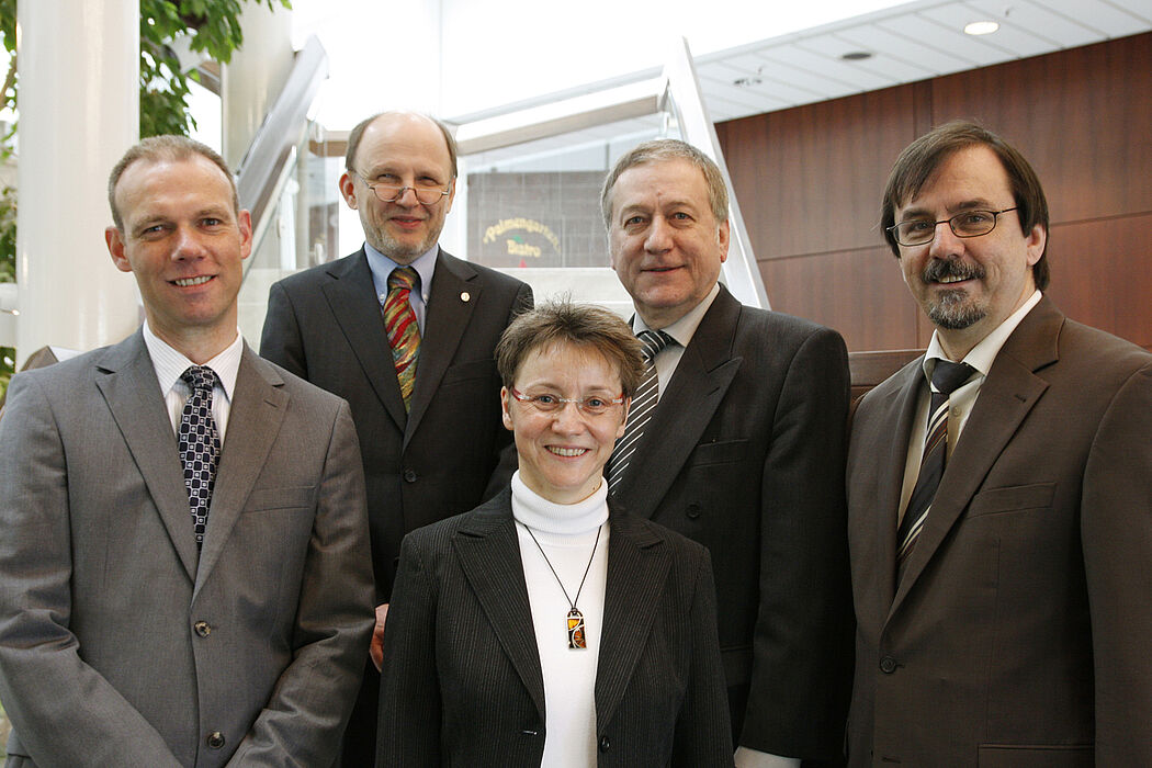 Foto (Tanja Bilanzola): Hauptredner und Organisatoren des 4. Paderborner Tages der IT-Sicherheit : (v. l.) Prof. Johannes Blömer (Universität Paderborn), Dr. Walter Fumy (Bundesdruckerei, Berlin), Dr. Gudrun Oevel (Universität Paderborn), Dr. Michael L