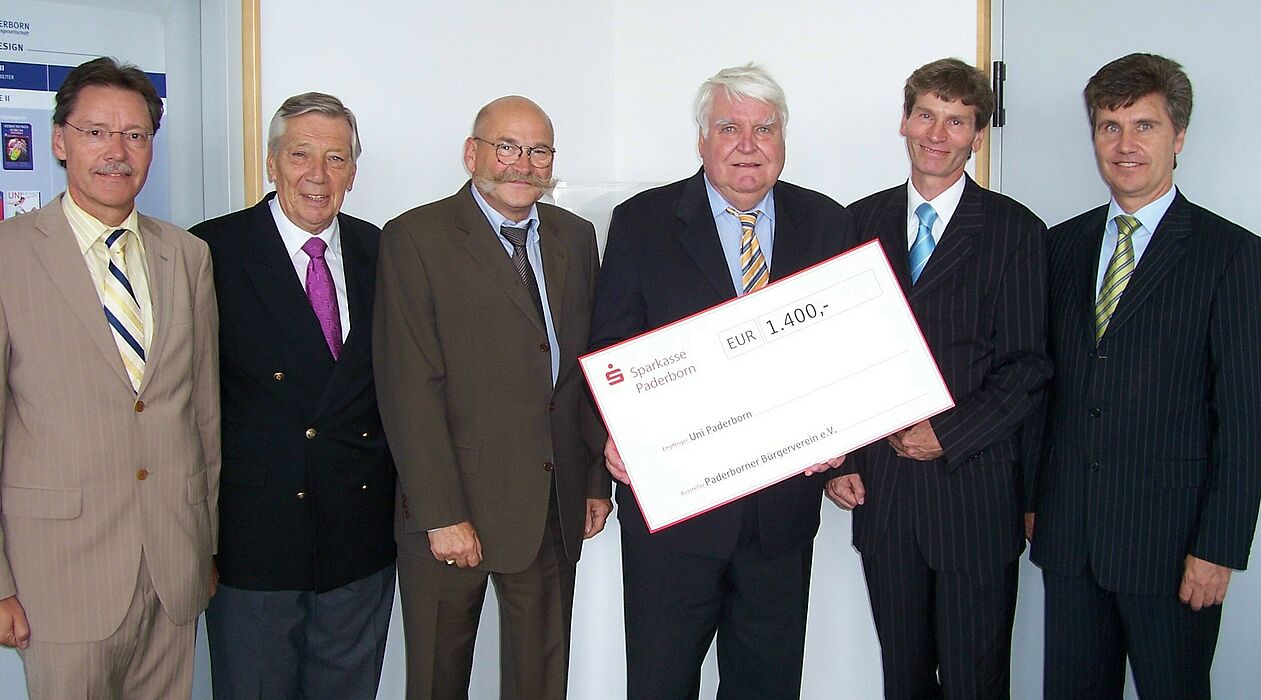Foto (Mark Heinemann): v. li.: Christoph Schön, Dr. Hans Bernd Hesse, Kanzler Jürgen Plato, Josef Sprute, Präsident Prof. Dr. Nikolaus Risch und Hubert Böddeker.