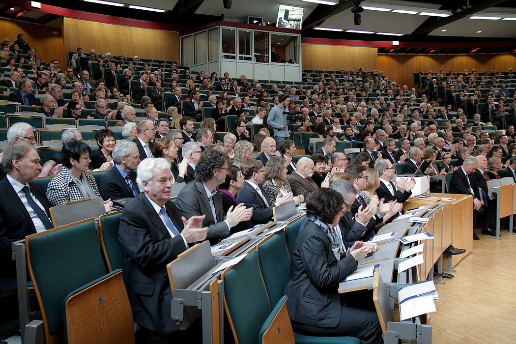 Foto (Universität Paderborn, Vanessa Dreibrodt): Der Neujahrsempfang der Universität Paderborn im Audimax.