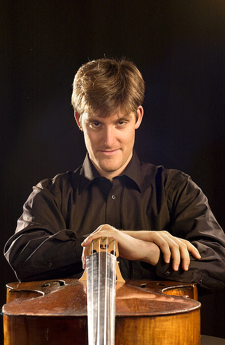 Foto: Solist beim Konzert des Hochschulorchesters: Felix Vogelsang (Violoncello)