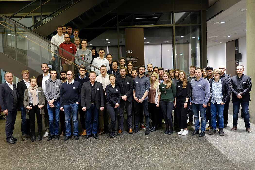 Foto (Katharina Stupp): Erstes Netzwerktreffen vom Innovationslabor OWL: Die Gründerinnen und Gründer kamen mit Vertreterinnen und Vertretern der Coaching-Teams.