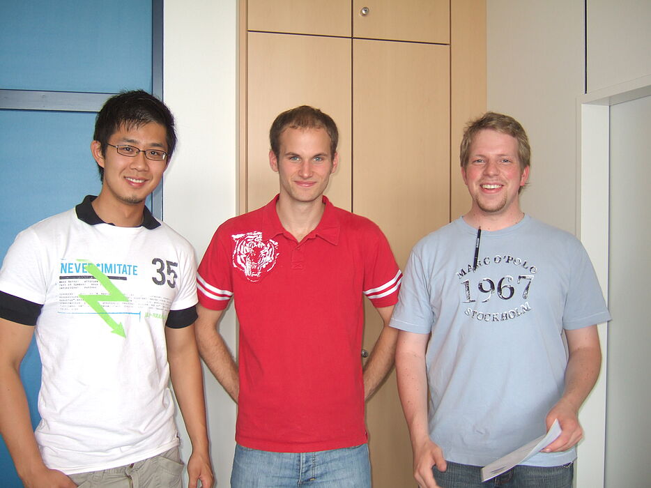 Foto (v. li.): Chunpeng Jia, Michael Bruns und Bastian Kriegesmann