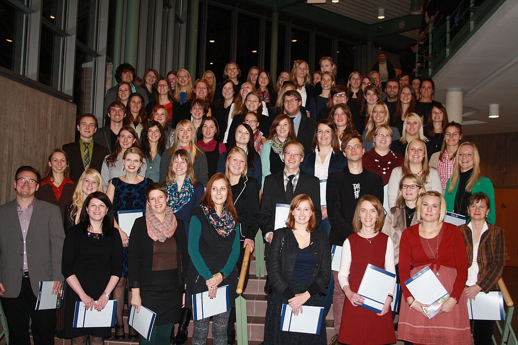 Foto (Maren Büttgen): Absolventinnen und Absolventen des Ersten Staatsexamens Dezember 2013.