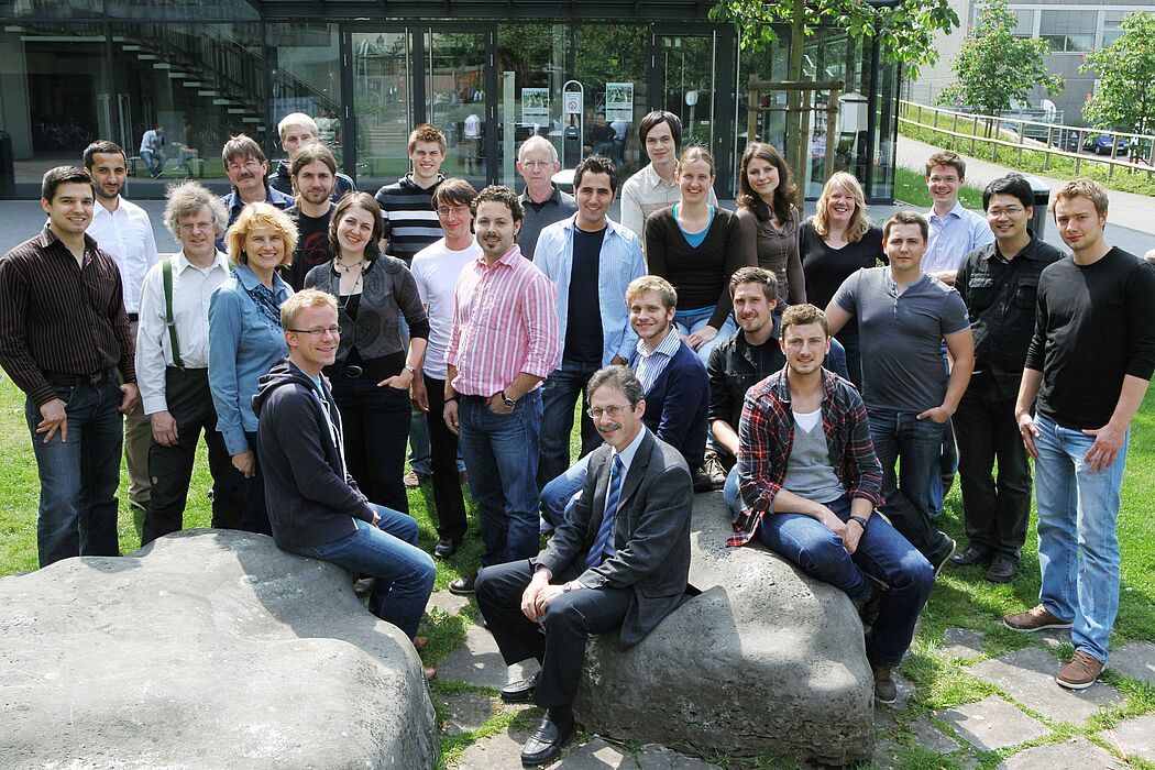 Foto (Universität Paderborn, Adelheid Rutenburges): Das Team des Lehrstuhls für Fluidverfahrenstechnik (FVT).