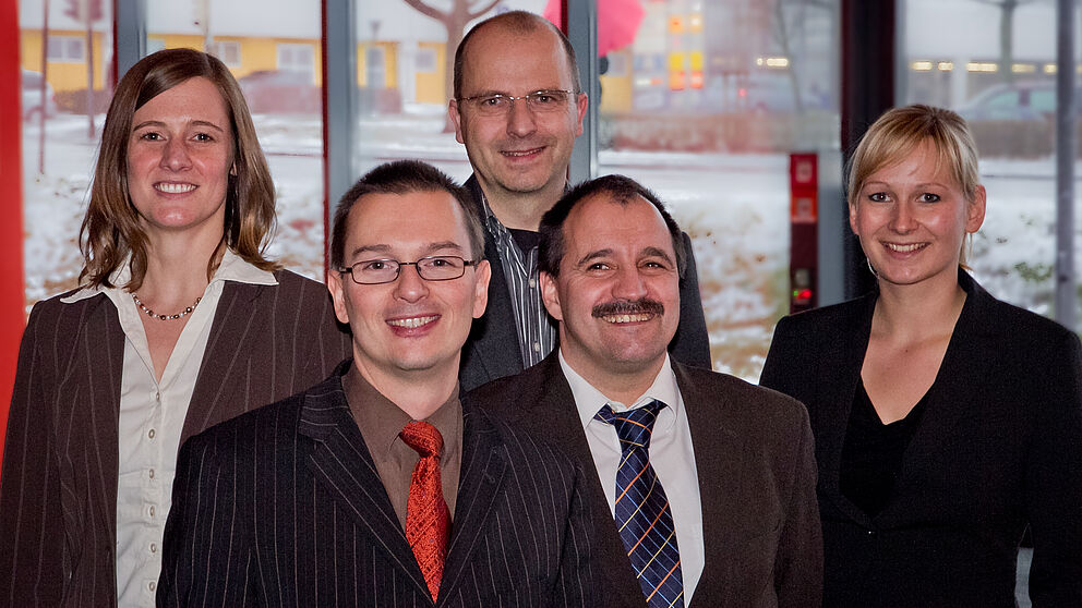 Foto (Universität Paderborn, Marcel Gebbe): Von links: Die wissenschaftliche Begleitung des Innovationsprojekts InLab freut sich über die erfolgreiche Projektarbeit: Dipl.-Hdl. Andrea Zoyke, Prof. Dr. Marc Beutner, Dipl.-Hdl. Christof Gockel, Prof. Dr. 