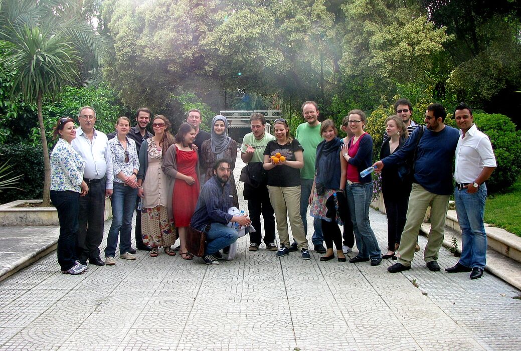 Fotos: Die christlich-muslimische Gruppe während eines Vortrages von Prof. Dr. Aziz Hallak in der Universität St. Joseph (USJ) in Beirut