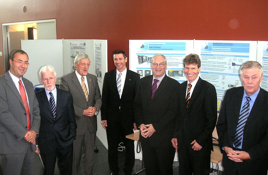 Karl-Uwe Büthoff (Ministerialdirigent NRW-Wirtschaftsministerium), Dr. Herbert Hanselmann (Geschäftsführer dSPACE GmbH, IHK-Vizepräsident, Mitglied Hochschulrat Universität Paderborn), Heinz Paus (Bürgermeister Stadt Paderborn), Jürgen Behlke  (Lei
