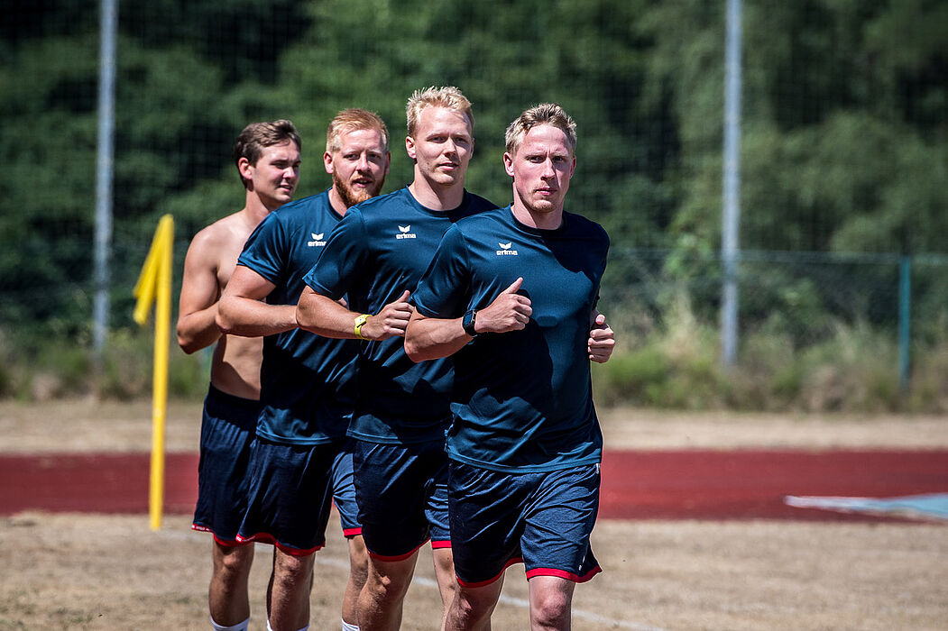 Foto (SG Flensburg-Handewitt): Trainingsauftakt des deutschen Handballmeisters SG Flensburg-Handewitt mit Unterstützung der Universität Paderborn.