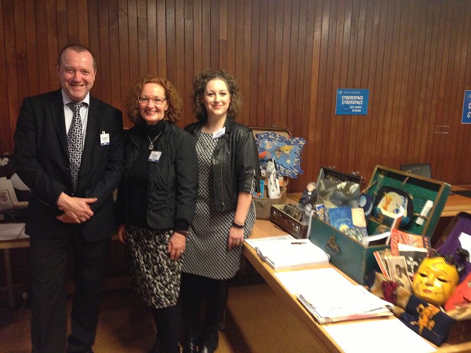 Prof. Dr. Lothar Jordan, UNESCO Sub-Committee on Education and Research Memory of the World-Register, Prof. Dr. Jutta Ströter-Bender und Sabrina Zimmermann (beide Universität Paderborn). Foto: Wolfgang Bender (2015)