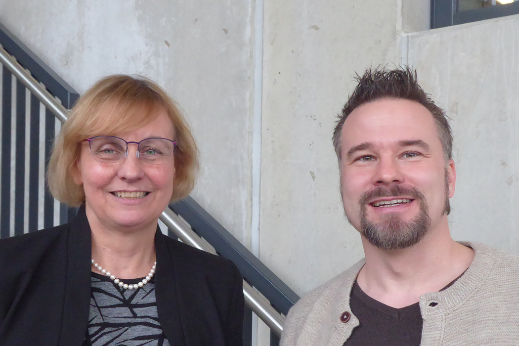 Foto (Universität Paderborn): (v. l.) Prof. Dr. Kirsten Schlegel-Matthies und Prof. Dr. Matthias Bauer.