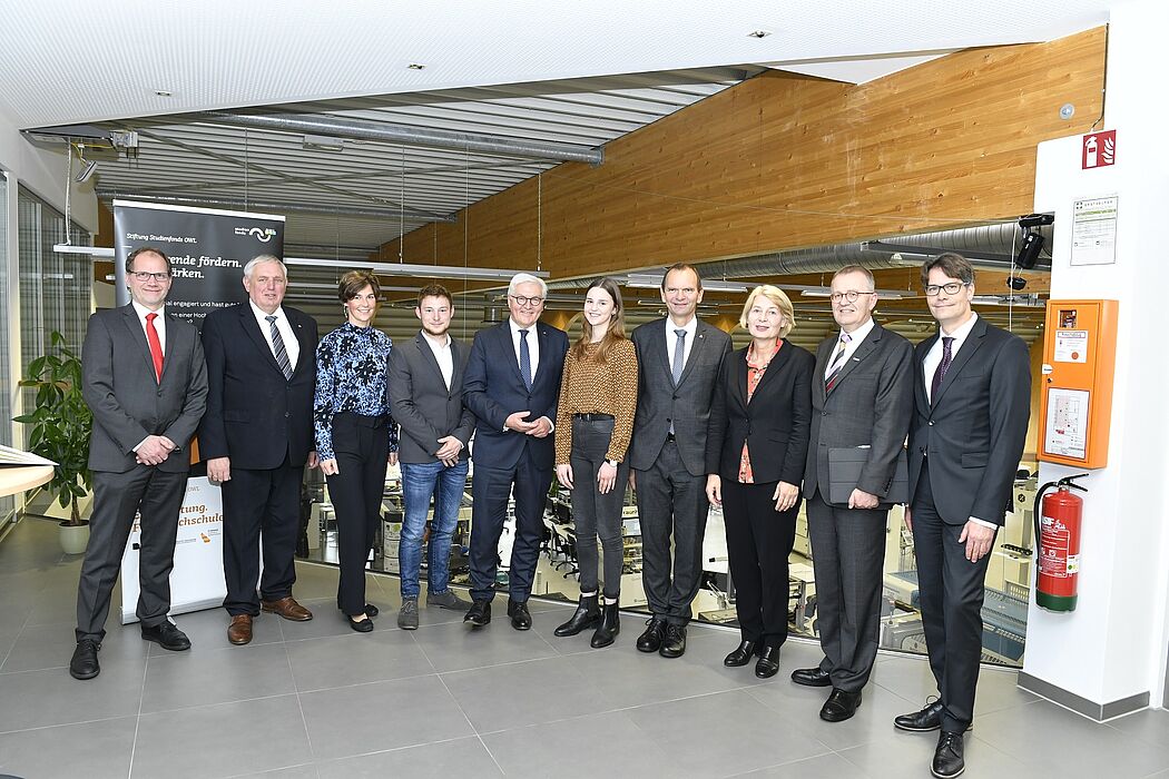Foto (TH OWL, Dirk Schelpmeier): Gruppenbild