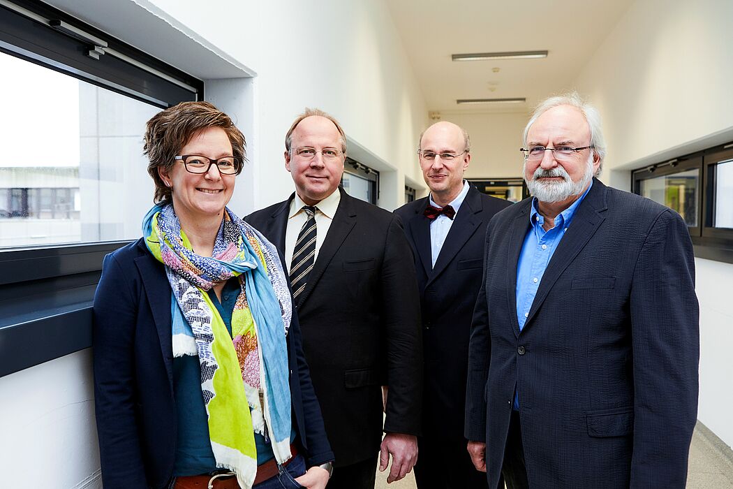 Foto (Universität Paderborn, Judith Kraft): Die Organisatoren der internationalen Mathetagung an der Universität Paderborn Prof. Dr. Uta Häsel-Weide, Prof. Dr. Helge Glöckner, Prof. Dr. Jürgen Klüners und Prof. Dr. Rolf Biehler.