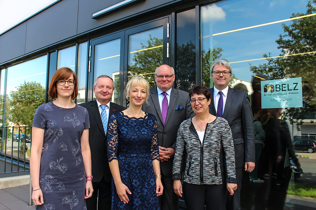 Foto (Universität Paderborn, Johannes Pauly): Feierten die Eröffnung des Belgienzentrums an der Universität Paderborn: Ute Bratz, Belgische Botschaft, Prof. Dr. Marc Boone (Universität Gent), Prof. Dr. Sabine Schmitz, Botschafter Ghislain D’hoop, Pr