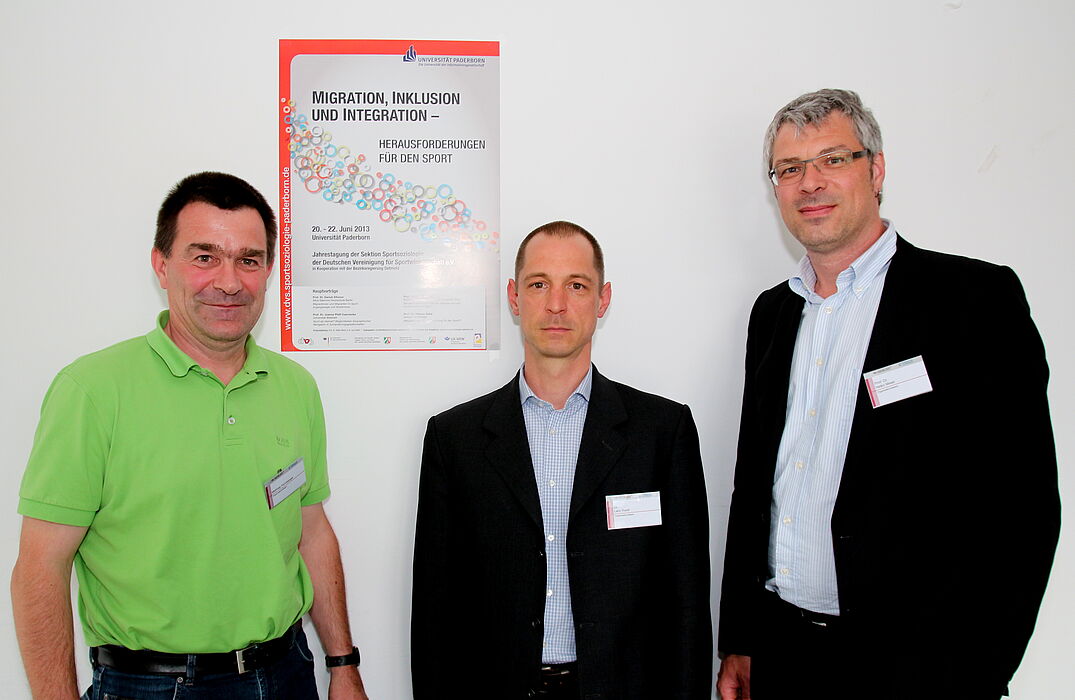 Foto (Universität Paderborn, Vanessa Dreibrodt): Die Veranstalter Mathias Hornberger, Dr. Lars Riedl und Prof. Dr. Heiko Meier luden zur Jahrestagung der Deutschen Vereinigung für Sportwissenschaften an die Uni Paderborn ein (v. l. n. r.).