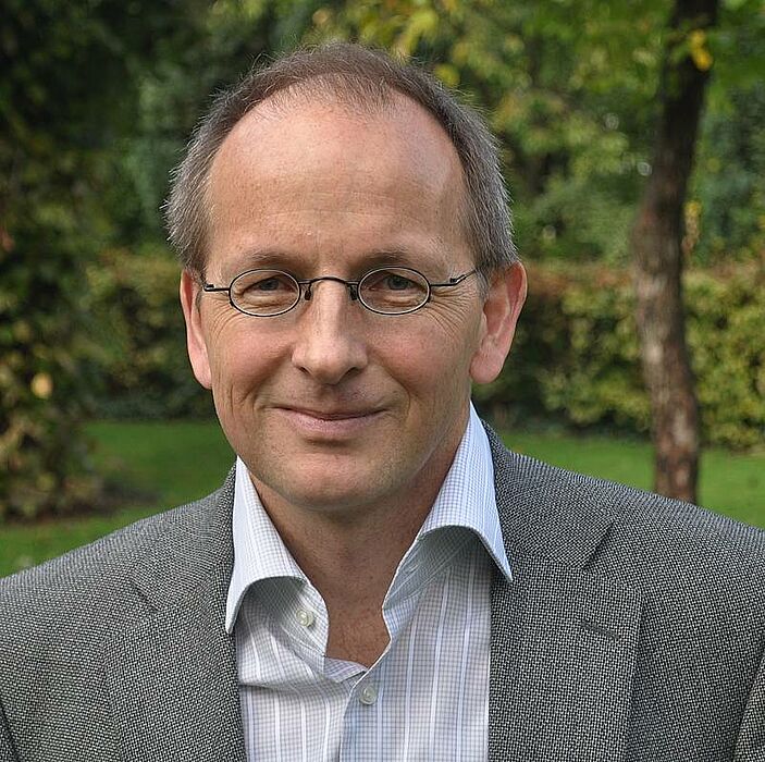 Foto (Universität Paderborn): Prof. Dr. Niclas Schaper