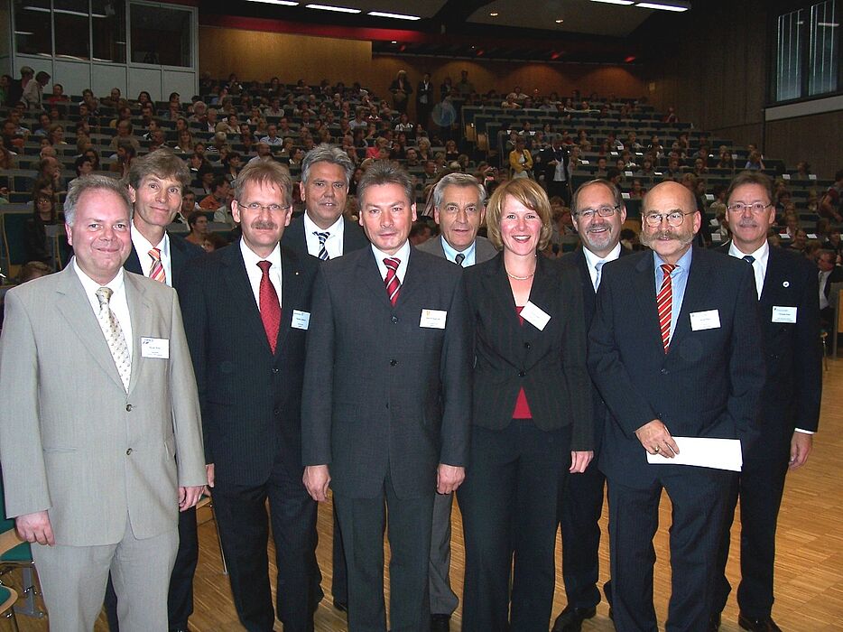Foto (Mark Heinemann): (v. li.) Harald Wilde (dSpace), Prof. Dr. Nikolaus Risch, Thomas Liedmeyer (Deutsche Bank), Theo Küke (Deutsche Bank), Dietrich Honervogt, Hubertus Backhaus, Sylvia Looks (Claas Stiftung), Rudolf Wieneke (Wieneke GmbH), Jürgen Pla