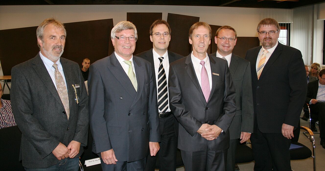 Das Foto (Agentur für Arbeit Paderborn) zeigt von links: Die Referenten der Veranstaltung: Anton Hansmann (Berater für akademische Berufe, Agentur für Arbeit Paderborn), Prof. Dr. Hans Albert Richard (Universität Paderborn), Prof. Dr. Micha Bergsiek (