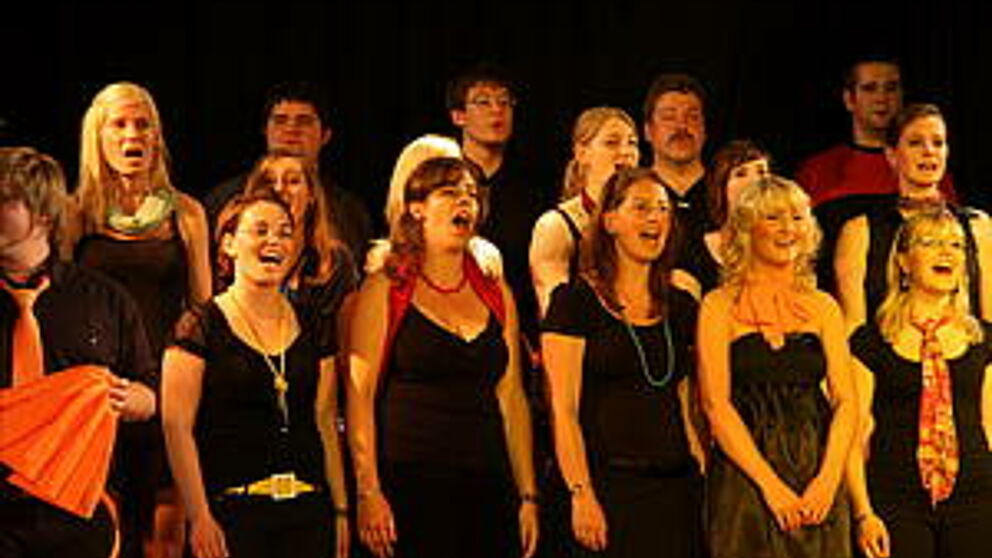 Foto: Studierende der Universität Paderborn geben ein Konzert.