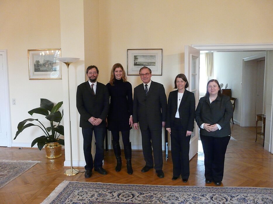 Foto (v. li.): Prof. Dr. Michael Hofmann, Inga Pohlmeier, Dr. Eckart Cuntz, Kulturattachée Petra Kochendörfer und DAAD-Lektorin Dr. Nilgün Yüce.