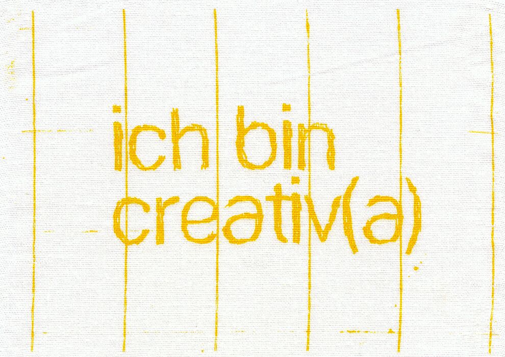 Abbildung: Einladungskarte, „ich bin creativ(a)“, Siebdruck auf Stoff, L. Schwarzwald und M. Hoffmann, 2014