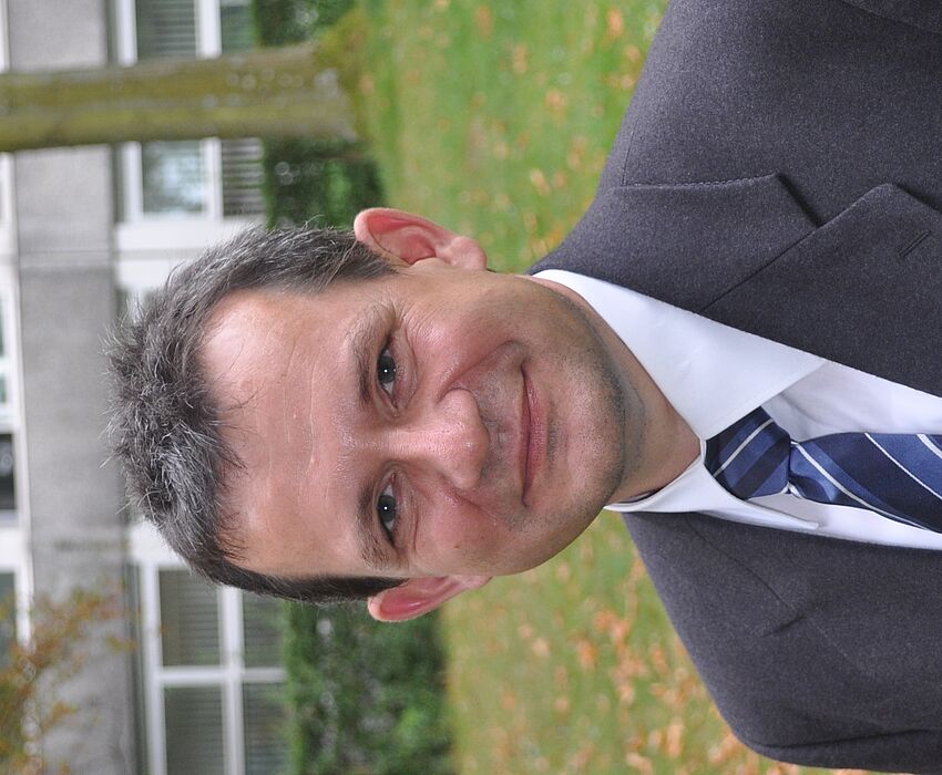 Foto (Universität Paderborn): Prof. Dr. Thomas Tröster