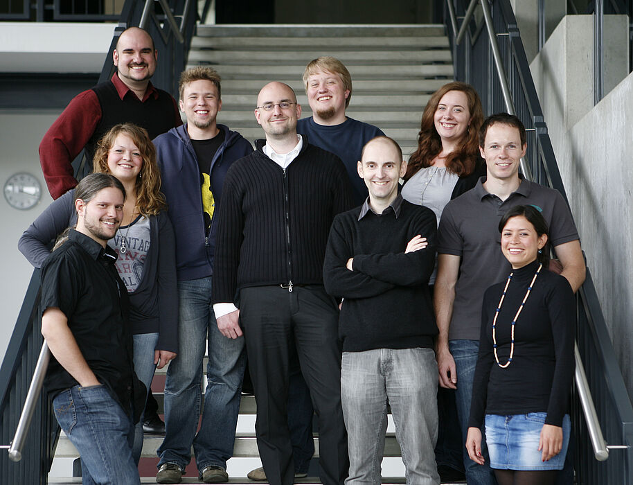 Foto (Universität Paderborn): Das aktuelle Support-Team des Notebook-Cafés (v. l.): Christian Ritter, Natalia Hildebrand, Axel Vincenz, Hendrik Leißing, Kai Arne Steinwascher, Matthias Stock, Tobias Oetterer, Christine Windhorn, Benjamin Hagemeier und 