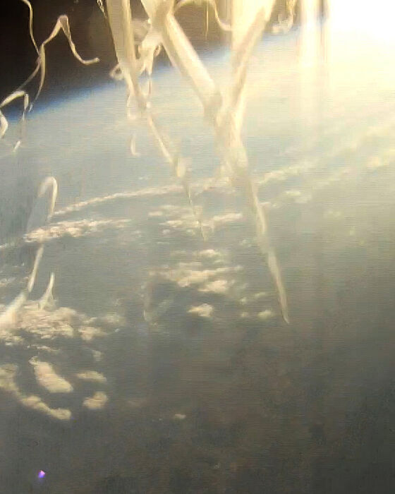 Foto (Universität Paderborn): Die Erde von oben: Bilder vom Ausflug in die Stratosphäre.