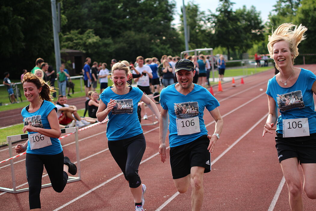 Foto (Universität Paderborn, Patrick Kleibold): Campuslauf an der Universität Paderborn am 12. Juni 2013.