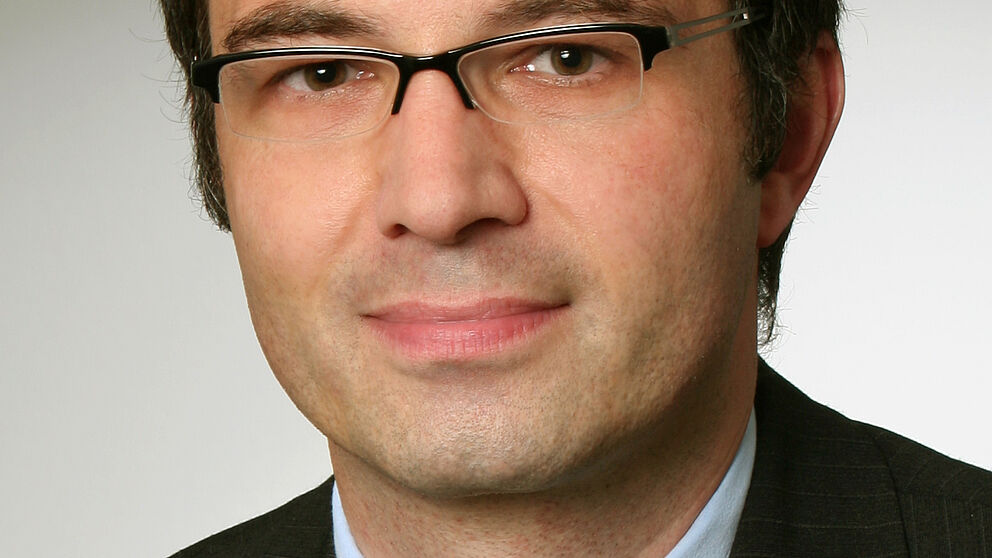 Dekan Prof. Dr. Martin Schneider: „Durch die positive Begutachtung unserer Studiengänge sehen wir uns in unseren Bemühungen für gute Studienbedingungen in den Wirtschaftswissenschaften an der Universität Paderborn bestätigt. Darauf können wir stol