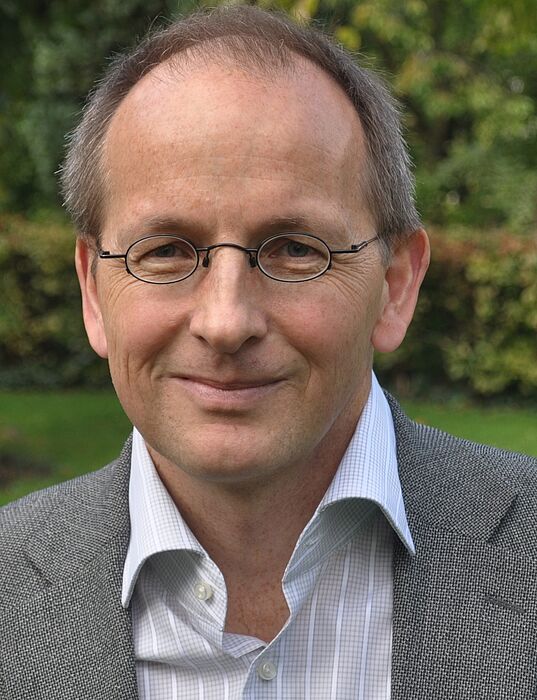 Foto (Universität Paderborn): Prof. Dr. Niclas Schaper