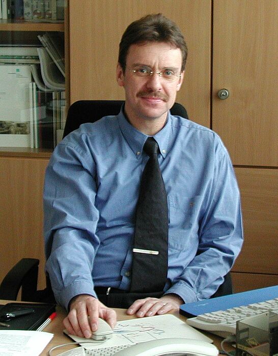 Foto: Prof. Dr.-Ing. Ulrich Rückert, Leiter des Instituts für Elektrotechnik und Informationstechnik, freut sich über die erfolgreiche Akkreditierung des Bachelor- und Master-Studiengangs Elektrotechnik.