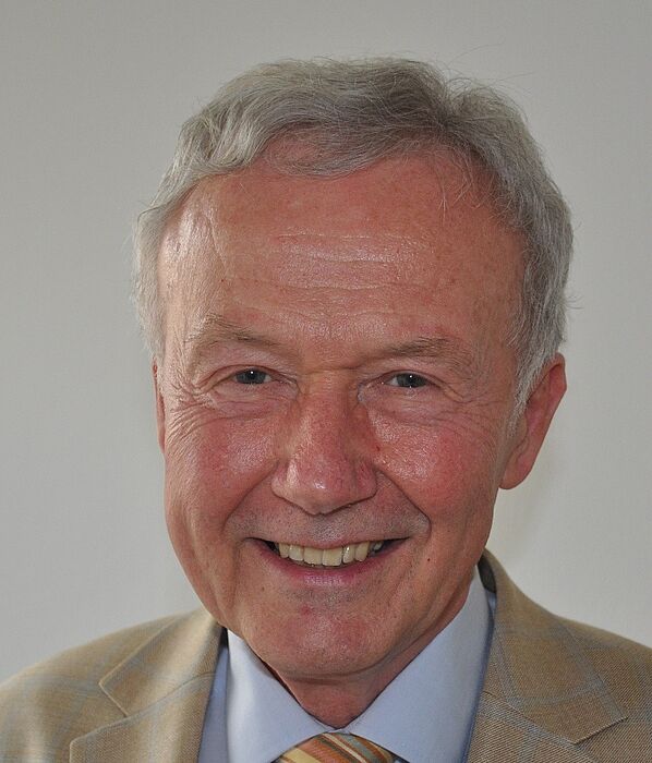 Foto (Universität Paderborn): Prof. Dr. Dr. h. c. mult. Karl-Heinz Indlekofer