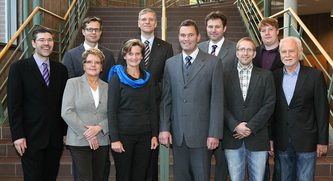 Foto (Adelheid Rutenburges, Universität Paderborn): Der Vorstand des Instituts PMP (v.l.): Prof. Dr.-Ing. Hans-Joachim Schmid (Mechanische Verfahrenstechnik und Umweltverfahrenstechnik), Prof. Dr.-Ing. Guido Grundmeier (Technische Chemie und Makromolekul