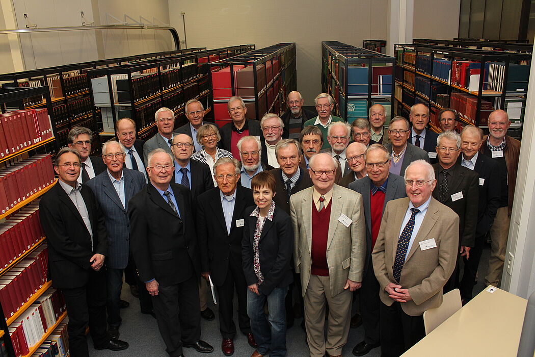 Foto (Julia Pieper, Alumni Paderborn e. V.): Das 14. Emeriti-Treffen in der Universitätsbibliothek.