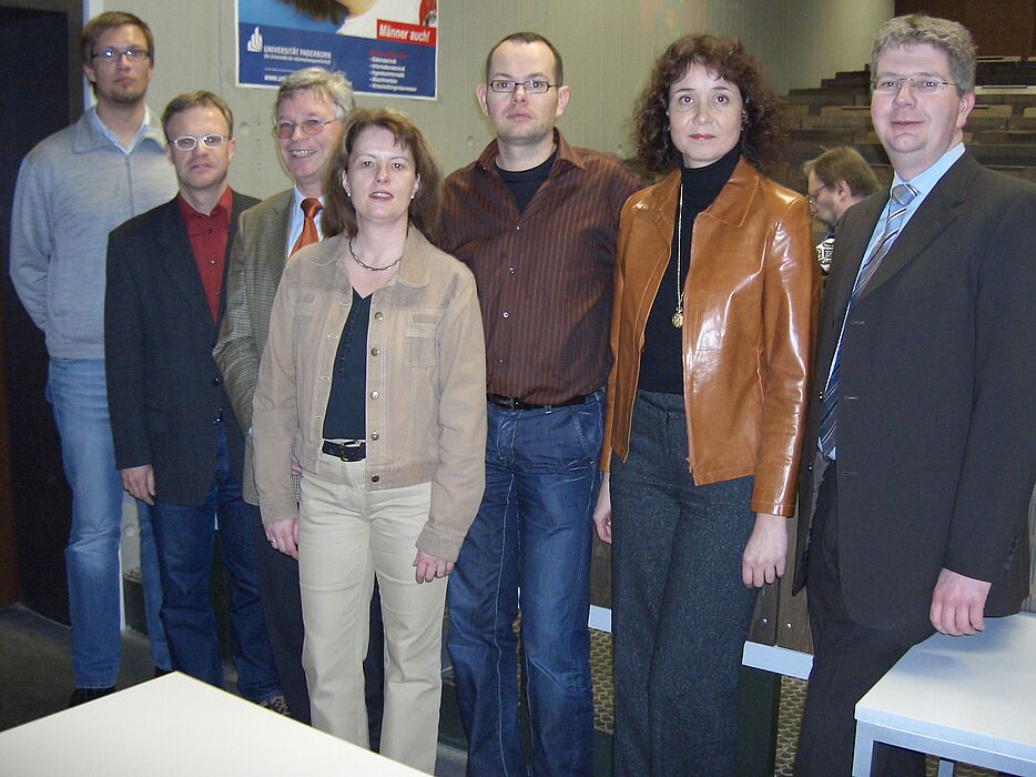 Foto: Erfolgreiche Gründer und das SIGMA-Team: (v.l.) Tomasz Zdunek (UNICONSULT), Jürgen Geisler (TechnologieParkPaderborn GmbH), Prof. Dr.-Ing. Hans Albert Richard von der Universität Paderborn, Inez Schnelle (TechnologieParkPaderborn GmbH), Stefan Fr