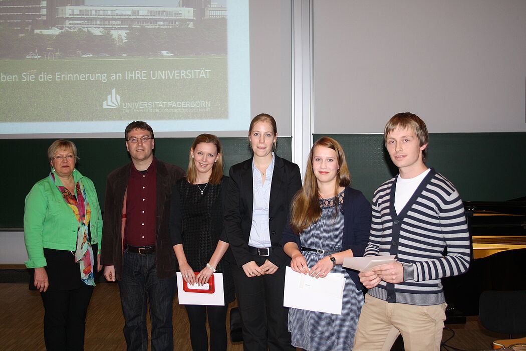 Foto (Universität Paderborn, Maren Büttgen): Verleihung der Preise für besonderes Engagement der Gewerkschaft Erziehung und Wissenschaft und der Preise für ausgezeichnete Abschlussarbeiten der UNITY AG (von links): StD‘ Gudrun Kallenbach (Vorstand P