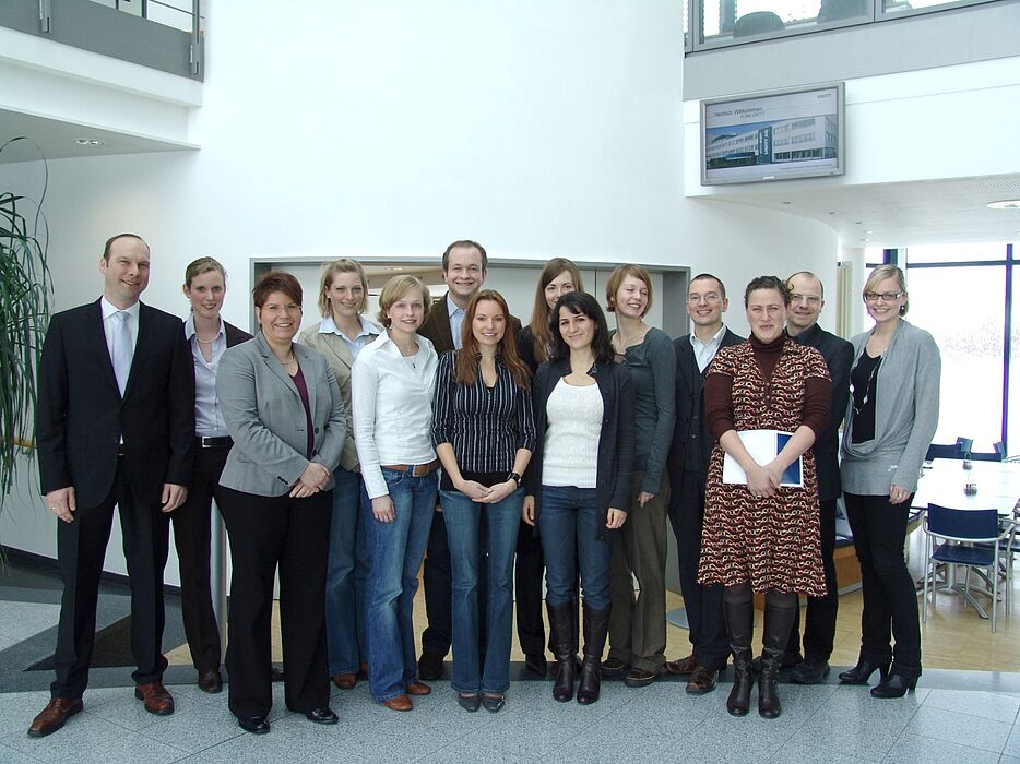 Foto (UNITY AG): v. li.: Matthias Schwarzenberg, Judith Pohlmeier, Christina Parzonka, Pamela Thiele, Corinna Nehus, Markus Schöncke, Sarah Wessling, Hannah Nautsch, Verdi Cengiz, Simone Losch, Prof. Dr. Marc Beutner, Angelina Berisha, Christof Gockel un