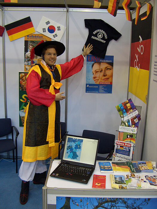 Foto: Stand der Universität Paderborn beim fünften International Festival der koreanischen EHWA-Frauenuniversität in Seoul
