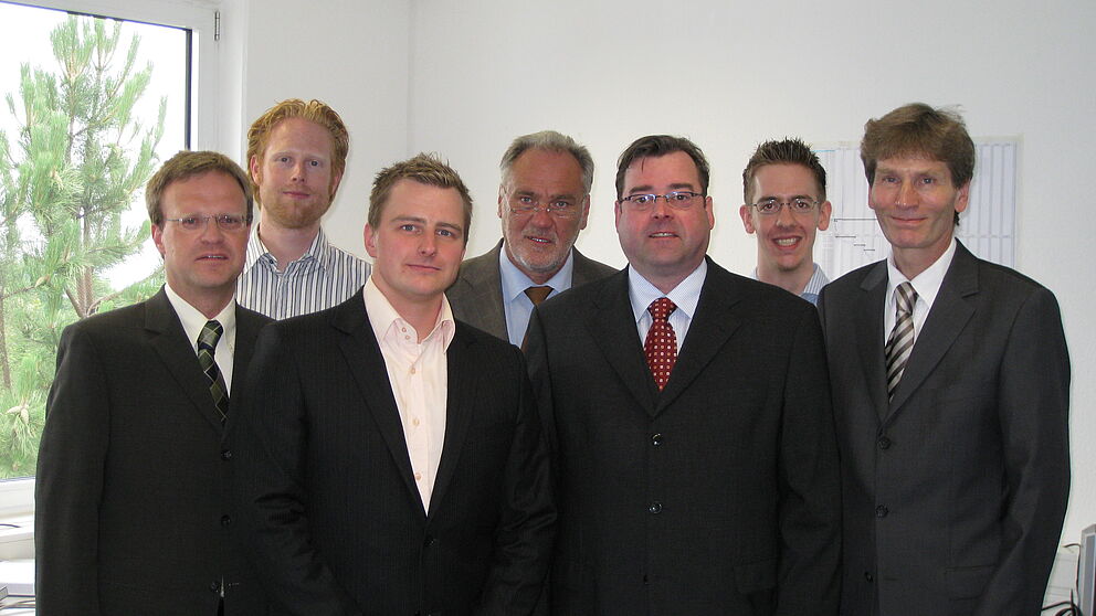 Foto: v. l.: TPG-Prokurist Jürgen Geisler, Steffen Terberl von UNICONSULT, STUDYLIFE-Gründer Christoph Meironke, Bernd Seel, Leiter der Technologie-Transferstelle UNICONSULT, ANWISTA-Gründer Dr. Andreas Wiendl, STUDYLIFE- Mitgründer Johannes Lattrich 