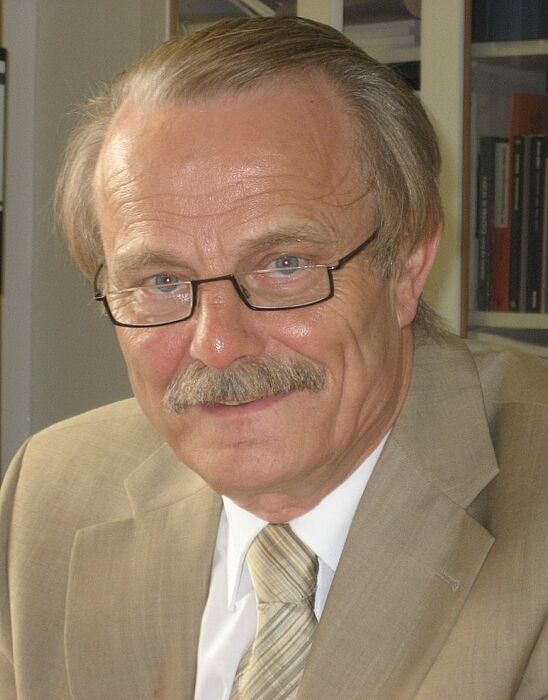 Foto (privat): Prof. Dr.-Ing. Manfred Nagl wird mit der Ehrendoktorwürde der Fakultät für Elektrotechnik, Informatik und Mathematik der Universität Paderborn ausgezeichnet.