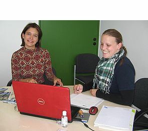 Foto (Melissa Naase):Auch Dr. Sigrid Behrent, Leiterin des ZfS, konnte beim Entspannungscoaching noch eine Kurzstrategie zur Pulsregulierung kennenlernen.