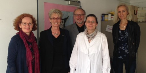 Foto: v. l.: Prof. Dr. Jutta Ströter-Bender, Claudia Warnecke, Prof. Dr. Volker Peckhaus, Jennifer Leißmann und Birgit Rohe.