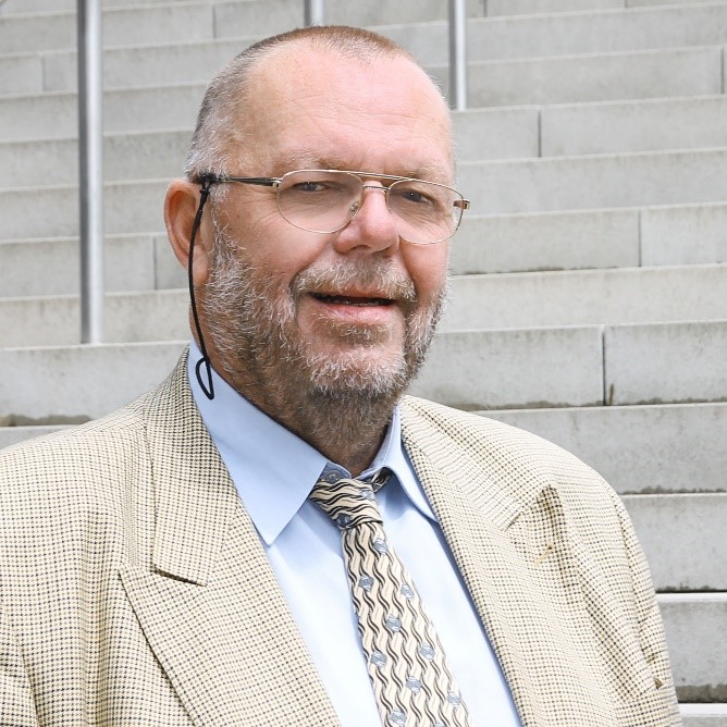 Foto (Universität Paderborn, IMT): Prof. Dr. Dr. h. c. mult. Klaus Rosenthal von der Universität Paderborn.