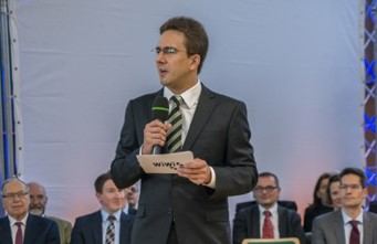 Foto (Universität Paderborn): Als ehrenamtlicher Moderator führte der 2. PHK-Vorsitzende Dr. Kostja Siefen erstmals durch die Veranstaltung.