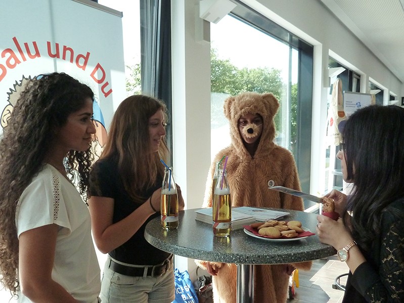 Foto (Universität Paderborn) Im Projekt „Balu und Du“ begleiten Studierende ehrenamtlich jeweils ein Grundschulkind und stehen diesem als großer Freund zur Seite.