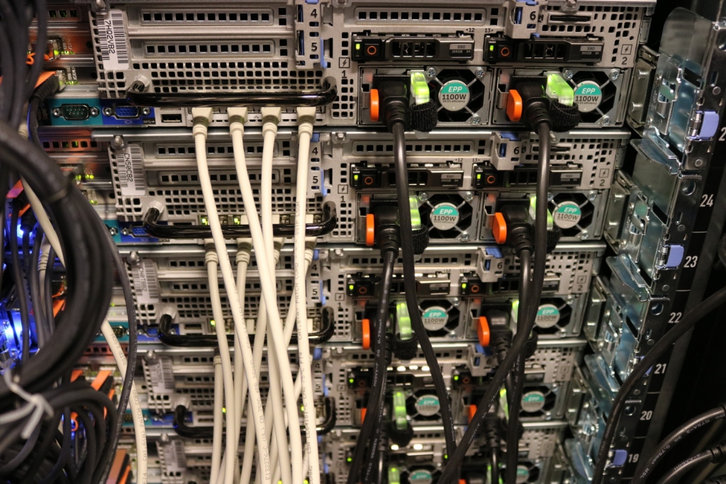 Einen Blick hinter die Kulissen der Digitalisierung konnten die Teilnehmer bei der Führung durch das Rechenzentrum der Universität werfen. 