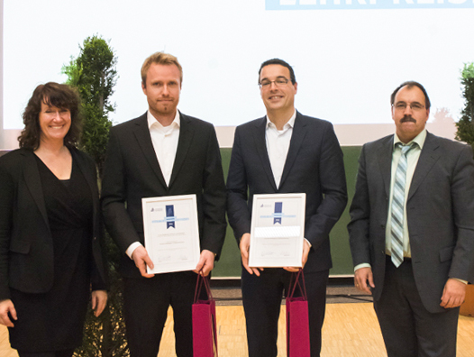 Foto (Dr. Reinhard Schwarz): v. l.: Dekanin Prof. Dr. Caren Sureth-Sloane, Thomas John, Prof. Dr. Dennis Kundisch und Laudator und Studiendekan Prof. Dr. H.–Hugo Kremer.