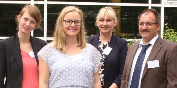 Foto: Simone Volgmann, Nina-Madeleine Peitz, Dr. Petra Frehe, Prof. Dr. H.-Hugo Kremer (v. l.).