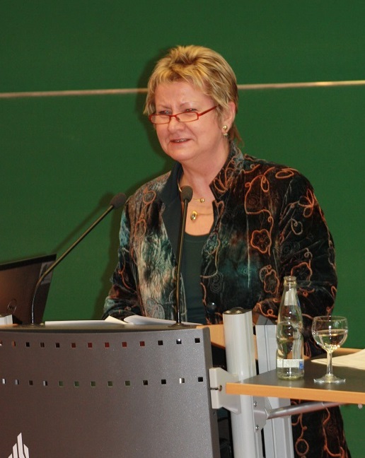 Foto (Maren Büttgen): Sylvia Löhrmann, Ministerin für Schule und Weiterbildung, spricht zur Einführungsveranstaltung der Expertentagung.