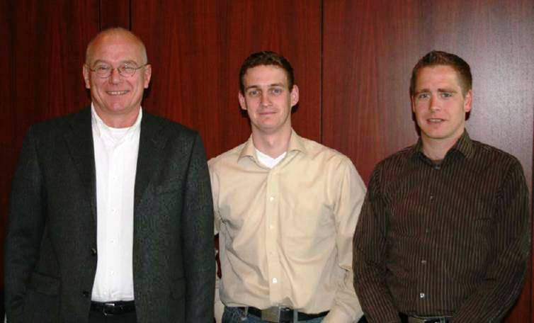 Foto (v. li.): Prof. Dr. Wilhelm Dangelmaier freut sich mit seinen Projektmitarbeitern von „Leitstand 2012“ Dr. Christoph Laroque und Andre Döring über die erfolgreiche Einwerbung von 1,2 Millionen Euro an Forschungsgeldern.